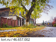 Деревянный дом-барак, Муром, Владимирская область (2012 год). Стоковое фото, фотограф Baturina Yuliya / Фотобанк Лори
