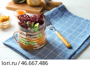 Вкусный овощной салат в масонной банке на столе. Стоковое фото, фотограф Pixel_shot / Фотобанк Лори