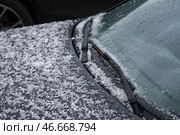 Градины на автомобиле. Стоковое фото, фотограф О.Спиридонов/Бизнес Online / ТАСС / Фотобанк Лори