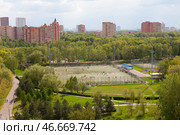 Москва. Летний вид на парк Дружбы (район Левобережный) (2021 год). Редакционное фото, фотограф Сергей Крамарев / Фотобанк Лори