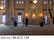 Мусульмане во время совершения намаза. Стоковое фото, фотограф Иван Губский / ТАСС / Фотобанк Лори