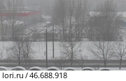 Зима, город, суета. Стоковое видео, видеограф Максим Филипович / Фотобанк Лори