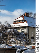 Kaliningrad, Kaliningrad region, Russia, February 16, 2025 Old German villa Schmidt. Редакционное фото, фотограф Наталья Симакова / Фотобанк Лори