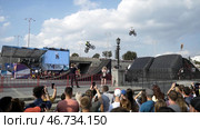 Spectators froze at epic performance of motorcyclists flying from ramps to freestyle show. Редакционное фото, фотограф David Kashakhi / Фотобанк Лори
