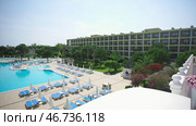 Beautiful views of tropical gardens, the hotel sundeck and pool. Стоковое фото, фотограф David Kashakhi / Фотобанк Лори