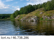 Великолепные скалы и горы на обоих берегах реки Исеть в городе Каменск-Уральский (2024 год). Стоковое фото, фотограф Pukhov K / Фотобанк Лори