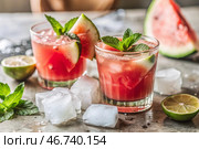Fresh delicious watermelon lemonade, mint, ice cubes and pieces of watermelon. A summer refreshing drink. Стоковое AI-изображение, AI-художник Photojuli / Фотобанк Лори