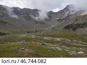 Горный ландшафт в массиве Монте-Роза ( Monte Rosa ) недалеко от Пунта-Индрена ( Punta Indren ). Регион Аланья-Вальсезия, Италия (2018 год). Стоковое фото, фотограф Дымов Игорь / Фотобанк Лори