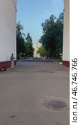 Видео обзор в районе "Аллеи героев" во Фрязино (2024 год). Редакционное видео, видеограф Владимир Шипикин / Фотобанк Лори