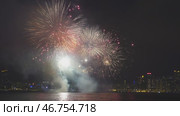 Chinese New Year Fireworks in Hong Kong (2016 год). Стоковое видео, видеограф Михаил Коханчиков / Фотобанк Лори