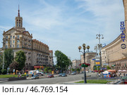 Вид на улицу Крещатик солнечным июньским днем. Киев, Украина (2013 год). Редакционное фото, фотограф Виктор Карасев / Фотобанк Лори