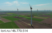 Wind turbines and agriculture fields. Стоковое видео, видеограф Михаил Коханчиков / Фотобанк Лори