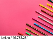 Фломастеры разные на цветном фоне. Стоковое фото, фотограф Pixel_shot / Фотобанк Лори