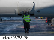 Подготовка самолета к полету (2024 год). Редакционное фото, фотограф Sergey Rusanov / Фотобанк Лори