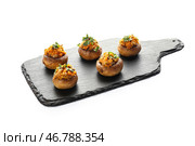 Грифельная тарелка с вкусными фаршированными грибами на белом фоне. Стоковое фото, фотограф Pixel_shot / Фотобанк Лори