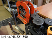 Настольны металлический пресс и угольники. Metal press and squares. Стоковое фото, фотограф Юрий Пуликов / Фотобанк Лори