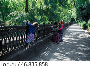 Цыгане в центре города Астрахань, у городского парка. Редакционное фото, фотограф Павел Просянов / Фотобанк Лори