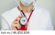 Doctor with stetascope and mask. Стоковое видео, видеограф Igor Skripachev / Фотобанк Лори