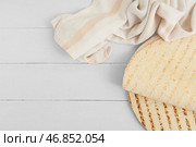 Вкусный лаваш и салфетка на белом фоне. Стоковое фото, фотограф Pixel_shot / Фотобанк Лори
