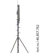 Вышка с антеннами сотовой связи на белом фоне. GSM Antenna. Стоковое фото, фотограф Татьяна Д / Фотобанк Лори