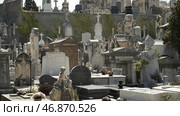 Many graves and memorials at the european graveyard on a summer sunny day. Стоковое фото, фотограф David Kashakhi / Фотобанк Лори