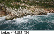 The waves breaking on a stony beach, forming a spray. Стоковое фото, фотограф David Kashakhi / Фотобанк Лори