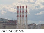 Трубы одной из Московских ТЭЦ (2019 год) Стоковое фото, фотограф YuryKara / Фотобанк Лори