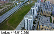 Aerial view of an apartment housing complex and parking space near buildings. Стоковое фото, фотограф David Kashakhi / Фотобанк Лори