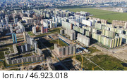 Aerial view of the new modern residential complexes in the large city with roads, parkings and playgrounds. Стоковое фото, фотограф David Kashakhi / Фотобанк Лори