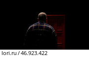 Loser walks through a magic door to success. Стоковое фото, фотограф David Kashakhi / Фотобанк Лори