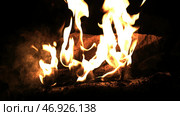 Burning wood in the fire. Стоковое фото, фотограф David Kashakhi / Фотобанк Лори