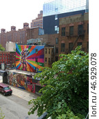 USA, New York. Street art by Eduardo Kobra, photo taken from High Line Park in New York. Редакционное фото, фотограф Анна Чижова / Фотобанк Лори