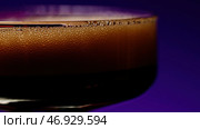 Close up of pouring fruity carbonated alcoholic into glass. Стоковое фото, фотограф David Kashakhi / Фотобанк Лори