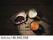 Чашка и джезве с горячим кофе на темном фоне. Стоковое фото, фотограф Pixel_shot / Фотобанк Лори