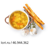 Чаша с вкусным чесночным супом на белом фоне. Стоковое фото, фотограф Pixel_shot / Фотобанк Лори