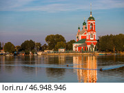 The Golden Ring of Russia, the city of Pereslavl-Zalessky. The Church of the Forty Sevastian Martyrs is reflected at sunset in Pleshcheyev Lake. Стоковое фото, фотограф Photojuli / Фотобанк Лори
