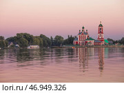 The Golden Ring of Russia, the city of Pereslavl-Zalessky. The Church of the Forty Martyrs of Sebaste at a beautiful pink sunset on the side of Lake Pleshcheyev. Стоковое фото, фотограф Photojuli / Фотобанк Лори