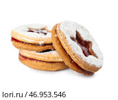 Вкусное печенье Linzer на белом фоне. Стоковое фото, фотограф Pixel_shot / Фотобанк Лори