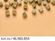 Вкусный зефир ходжича на цветном фоне. Стоковое фото, фотограф Pixel_shot / Фотобанк Лори
