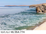 Baikal Lake in May sunny day. Top view of ice drift on shallow bay of Small Sea. Beautiful landscape with white ice floes melting at coast of Olkhon Island. Natural spring background. Change of seasons. Стоковое фото, фотограф Виктория Катьянова / Фотобанк Лори
