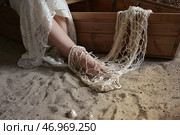 Девушка сидит в лодке, запутавшись в рыболовных сетях. Стоковое фото, фотограф Олеся Иноземцева / Фотобанк Лори