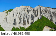 Beautiful patterns on rocky white mountain with bright greenery on sunny summer day. Стоковое фото, фотограф David Kashakhi / Фотобанк Лори