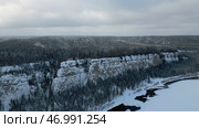 Frosty cold snowy morning and the endless evergreen pine forest. Стоковое фото, фотограф David Kashakhi / Фотобанк Лори