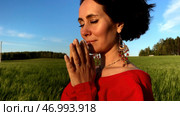 Believing woman with her eyes closed asking for forgiveness and peace. Стоковое фото, фотограф David Kashakhi / Фотобанк Лори