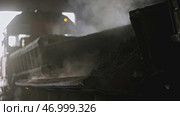 Extracted hot ore in carriage of industrial train at factory. Стоковое фото, фотограф David Kashakhi / Фотобанк Лори