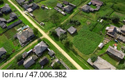 Green plots with houses in cottage village in summer. Стоковое фото, фотограф David Kashakhi / Фотобанк Лори