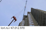 From the lower angle, they shoot large buildings that are being completed with special equipment. Стоковое фото, фотограф David Kashakhi / Фотобанк Лори