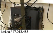 Several computer processors are on shelves. Стоковое фото, фотограф David Kashakhi / Фотобанк Лори