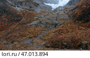 Breathtaking autumn mountainous landscape with withered grass. Стоковое фото, фотограф David Kashakhi / Фотобанк Лори