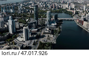 A magnificent landscape of a big city with beautiful houses and parks around the river. Стоковое фото, фотограф David Kashakhi / Фотобанк Лори